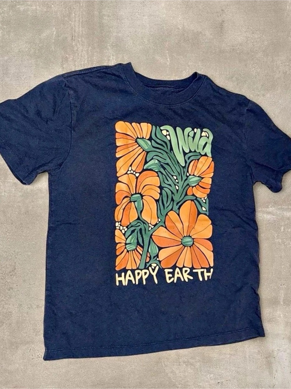 Happy Earth Wild Graphic T-Shirt Medium Blue & Orange